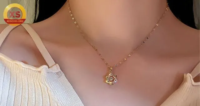 Nằm mơ thấy dây chuyền vàng 18k.